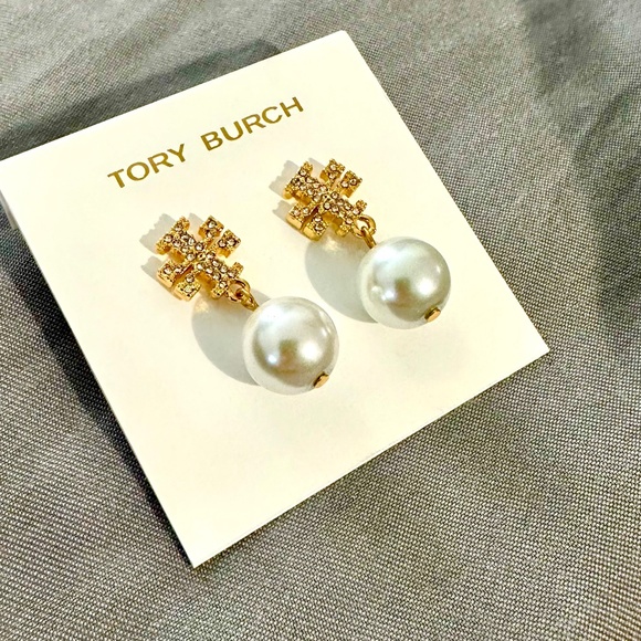 Authentic Tory Burch Classic Logo Pearl Earrings 80% off - Picture 3 of 10